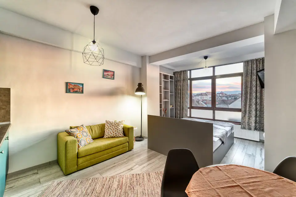 FLH - Cloud 300 Deluxe, Studio with AC, smart TV, free pkg, view of old town -